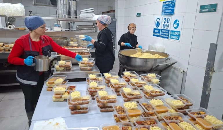 Ordu aşevi her gün 1000 vatandaşa sıcak yemek ulaştırıyor
