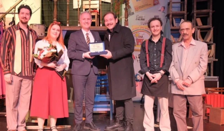 Ordu Tiyatrosu İnegöl Festivaline Damga Vurdu