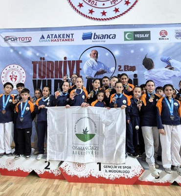 Osmangazi Belediyespor Karate Takımından madalya