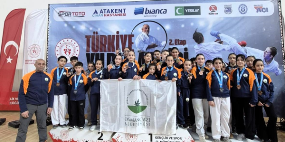 Osmangazi Belediyespor Karate Takımından madalya