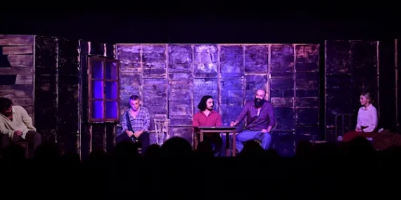 Osmangazi’de ‘Duvarların Ötesi’ oyunu sahnelendi