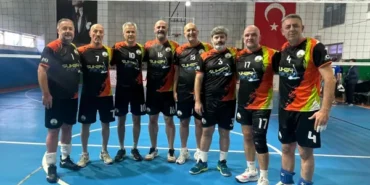 Osmangazi’nin veteran voleybolcuları şampiyon oldu