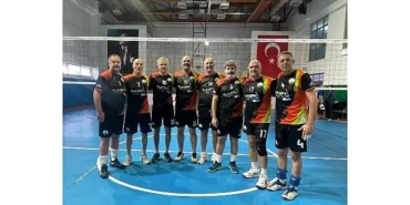 Osmangazi’nin Veteran Voleybolcuları Zirveye Çıktı