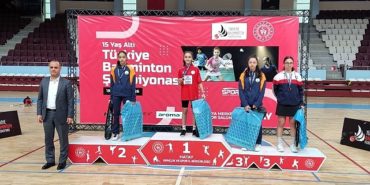 osmangazili-badmintoncular-turkiye-sampiyonasinda-parladi-3G5U15PW.jpg