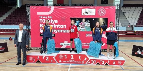 osmangazili-badmintoncular-turkiye-sampiyonasinda-parladi-3G5U15PW.jpg