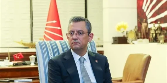 Özel, Gaziantep Nizip Belediyesi önünde toplanan vatandaşlara hitap etti