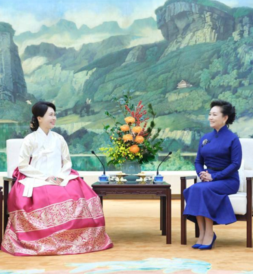 Peng Liyuan, Güney Kore Devlet Başkanı Lee Jae-myung’un eşi ile görüştü