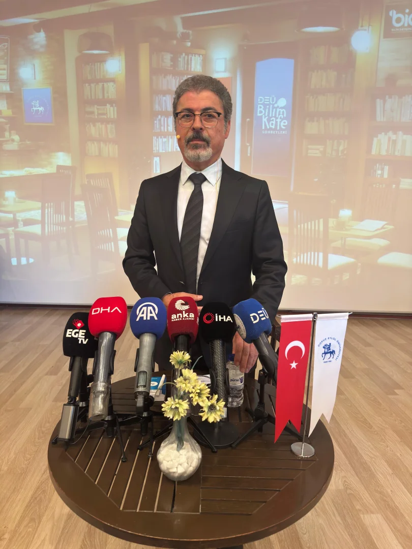 Prof. Dr. Sözbilir "İzmir ve Deprem" konferansında konuştu