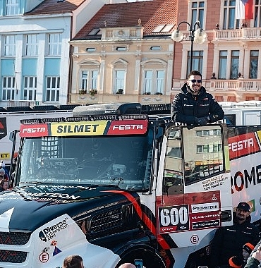 Prometeon, Dakar Şampiyonu Martin Macík Jr. ile iş birliğini yenilediğini ve 2026 Dakar Rallisi’ne katılacağını duyurdu