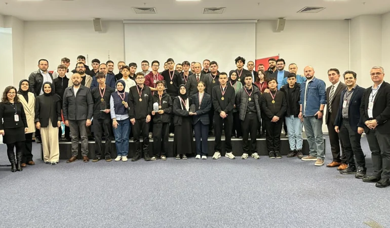 RoboBursa’da büyük final gerçekleşti... Şampiyonlar Çek Cumhuriyeti yolcusu