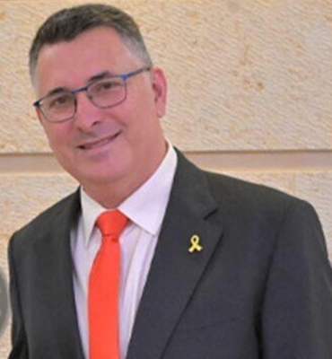 Saar, Hennis ile görüştü