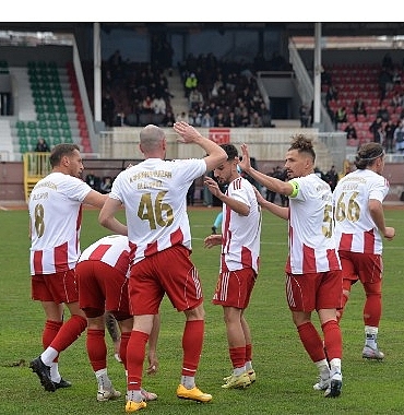 Sahada Zafer, Gollerde Vefa