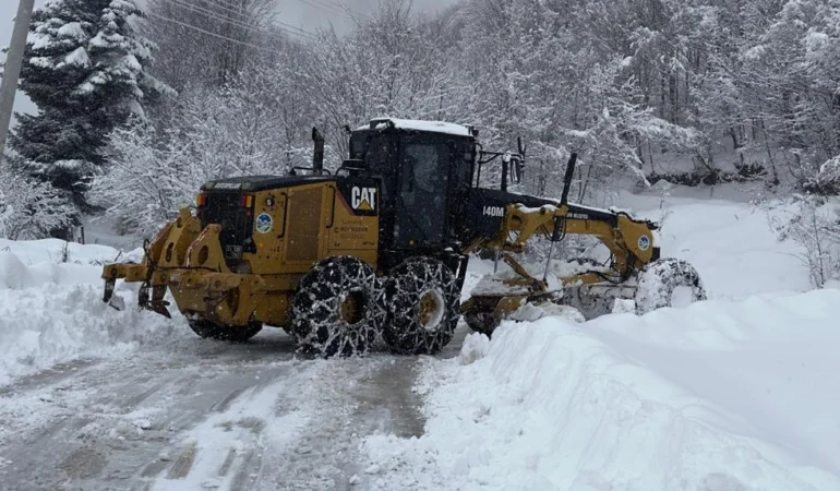 Sakarya'da karla mücadelede yoğun mesai