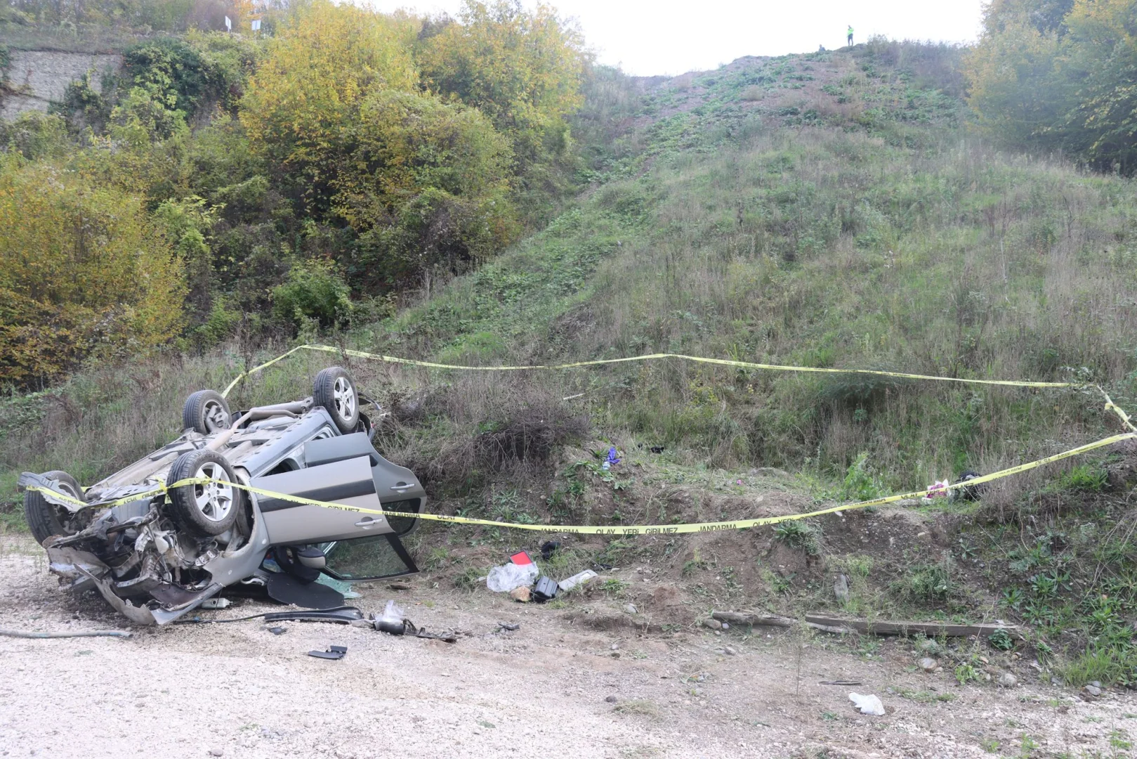 Sakarya'da uçuruma devrilen otomobildeki 1 kişi öldü, 3 kişi yaralandı
