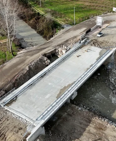 Sakarya Karapürçek’i şehre bağlayan köprüde sona doğru