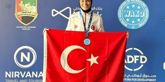 Sakaryalı kick boksçu Ayşe Kaplan dünya üçüncülüğüne uzandı