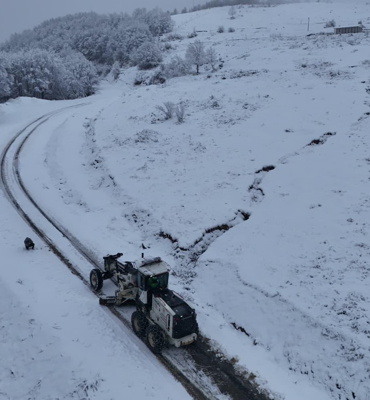 Samsun'da kar yağışı sonrası 346 mahalle yolu ulaşıma açıldı