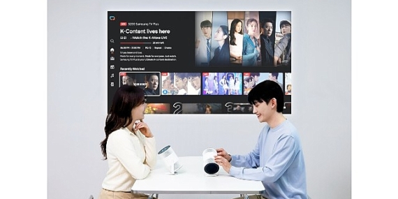 Samsung CES 2026’da daha akıllı yapay zekâ özelliklerle donatılan taşınabilir The Freestyle+ projektörü tanıttı