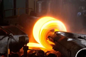 Sanayi üretimi yıllık arttı, aylık azaldı