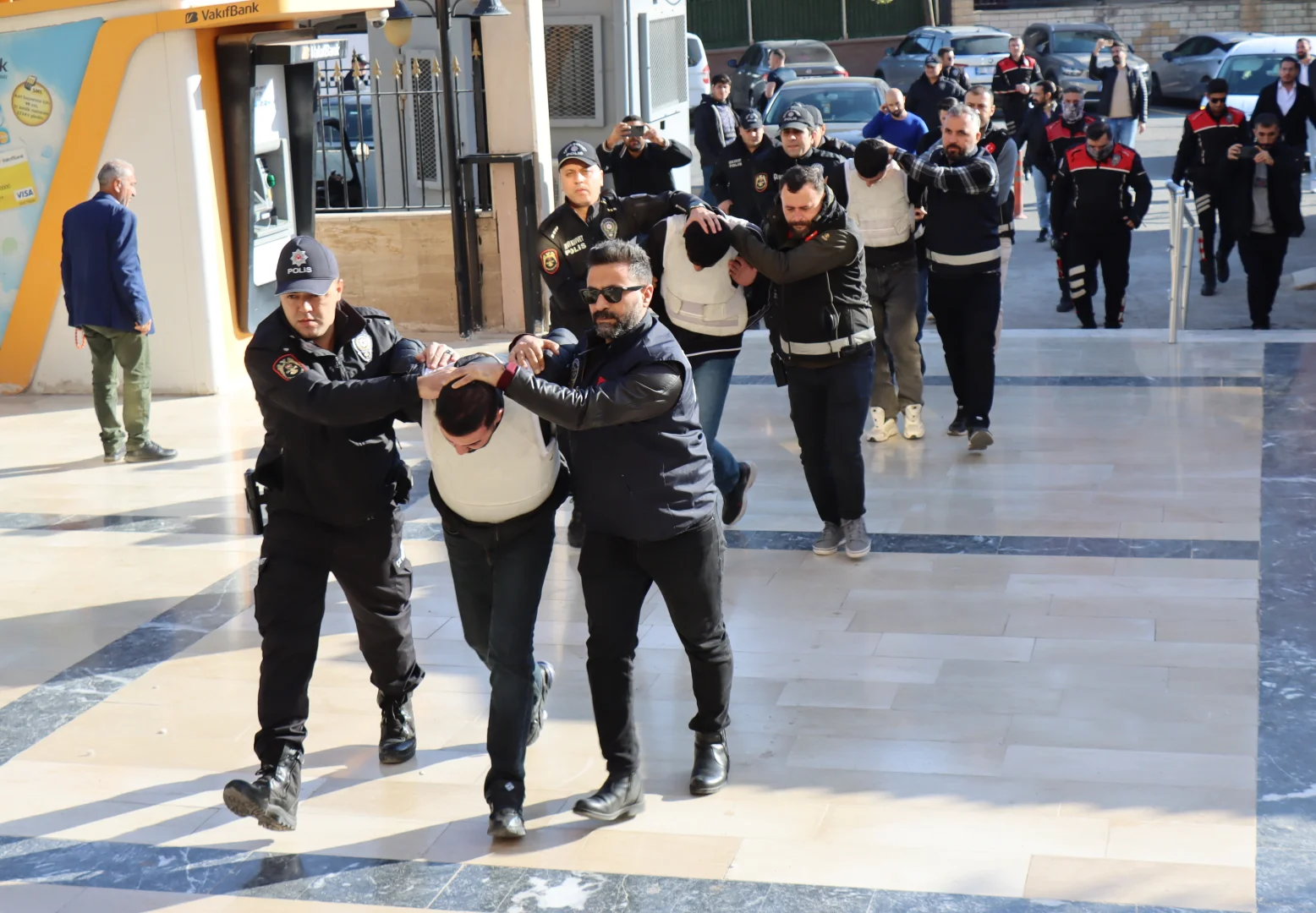 Şanlıurfa'da 1 kişinin öldüğü silahlı kavgaya ilişkin 2 zanlı tutuklandı