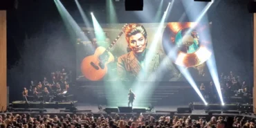 Şarkıcı Emre Altuğ "Bir Pop Masalı" projesi kapsamında İstanbul'da konser verdi