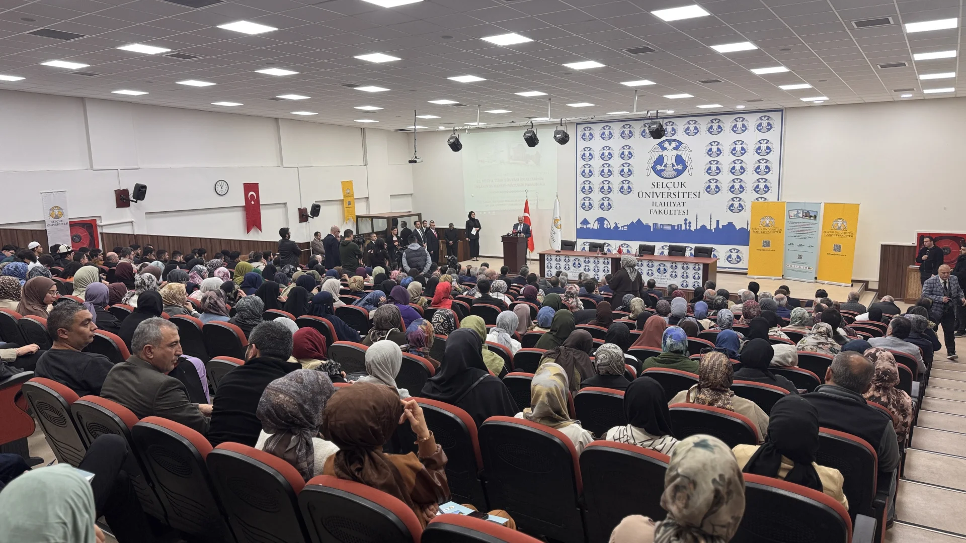 Selçuk Üniversitesi'nde düzenlenen 8. Uluslararası Matüridilik Sempozyumu başladı