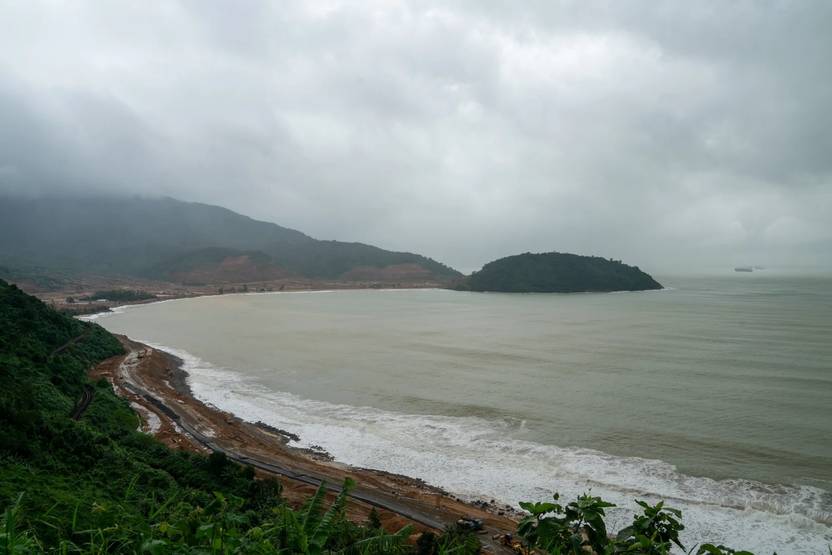 Şiddetli yağışlar Vietnam’ın orta ve güney kesimlerinde sel felaketine yol açtı