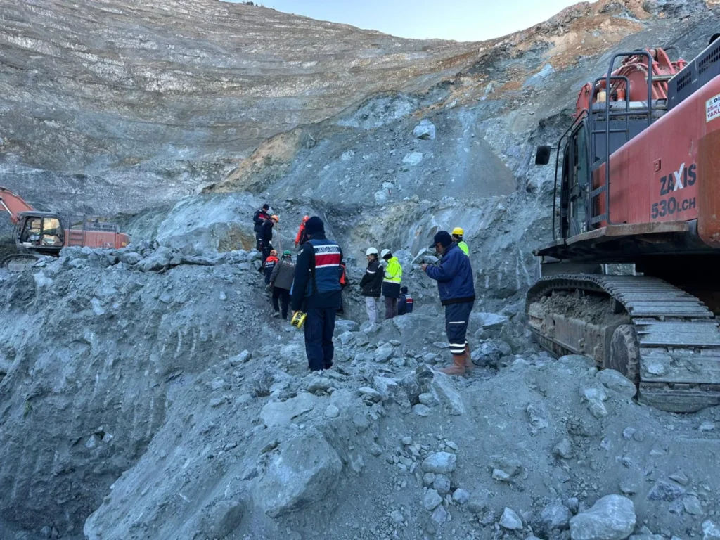 Sivas’ta maden ocağında göçük altında kalan şantiye müdürünün cenazesine ulaşıldı