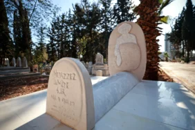 Sümerolog Muazzez İlmiye Çığ ölüm yıl dönümünde Mersin'deki mezarı başında anıldı