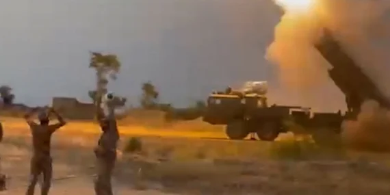 Suriye’ye füze saldırısı! Bir bina yerle bir oldu