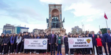 Taksim'de Öğretmenler Günü dolayısıyla tören düzenlendi