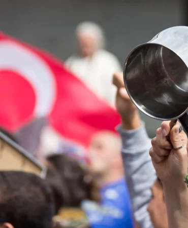 TBMM kararına karşı ülke genelinde eylem... DEV EMEKLİ-SEN emekli hakları için nöbette