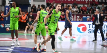 Tofaş evindeki yenilmezlik serisini Anadolu Efes'le sürdürdü