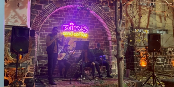 Toplumcu Gerçekçi Yazar ve Şairlerden Şiir ve Türkü Tadında Gece