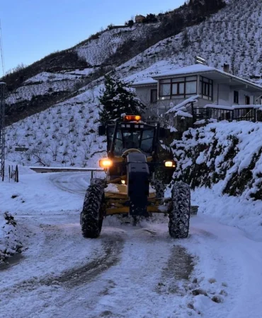 Trabzon'da yoğun kar mesaisi! Tüm yollar açıldı