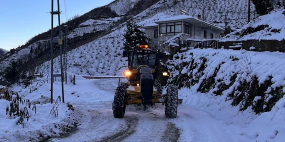 Trabzon’da yoğun kar mesaisi! Tüm yollar açıldı