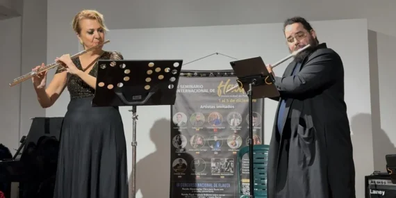 Türk sanatçı Bayramoğulları Kolombiya'da Uluslararası Flüt Seminerine katıldı