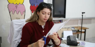 Tutku öğretmen görev yaptığı 17 öğrencili okulu azmiyle güzelleştirdi