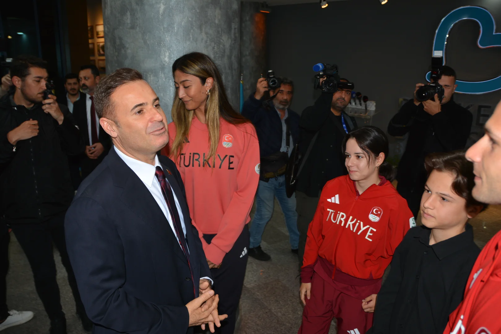 Uluslararası turnuvalarda dereceye giren Balıkesirli sporculara coşkulu karşılama