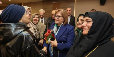 Umreden dönen ikinci kafile başkan Fatma Şahin ile buluştu