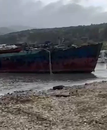 Urla sahilinde izinsiz gemi sökümüne 2 milyon TL ceza