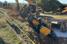 Uşak'ta devrilen kepçenin altında kalan kişi öldü