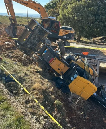 Uşak'ta devrilen kepçenin altında kalan kişi öldü