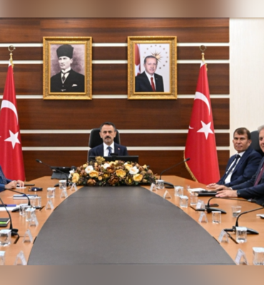 Vali Aktaş, yardımcılarıyla toplantı yaptı