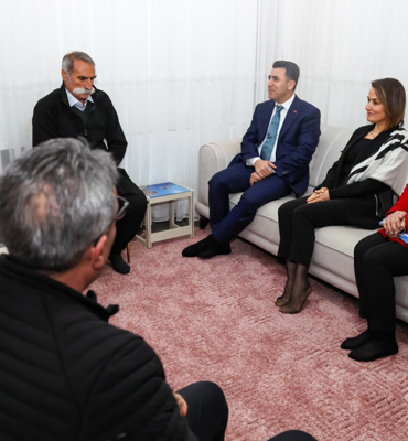 Vali Aygöl’den üç kuşağı buluşturan aileye ziyaret