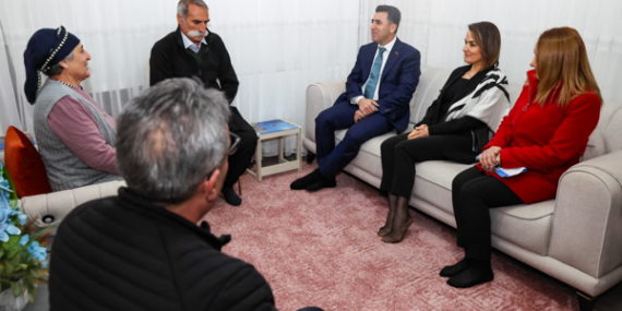 Vali Aygöl’den üç kuşağı buluşturan aileye ziyaret