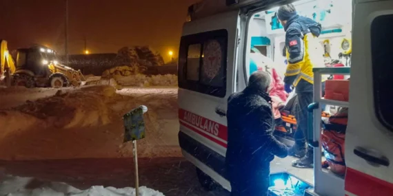 Van’da yaşamı durduran kar afeti