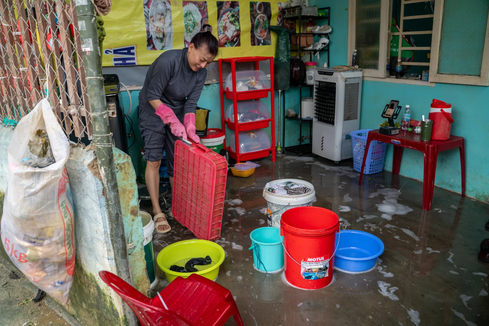 Vietnam'da şiddetli yağışların neden olduğu sellerde ölü sayısı 91'e yükseldi