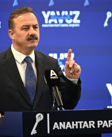 Yavuz Ağıralioğlu: ‘41 yıldır ‘Öcalan asılsın’ diyenler, şimdi ‘Apo nasılsın?’ diyorlar’  - Videolu Haber