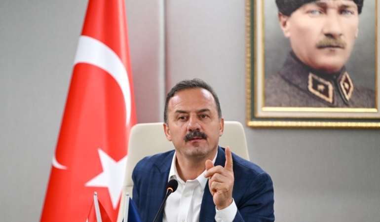 Yavuz Ağıralioğlu: ‘Randevu yok, hasta yalnız, ilaçlar eksik, halk müşteri oldu’